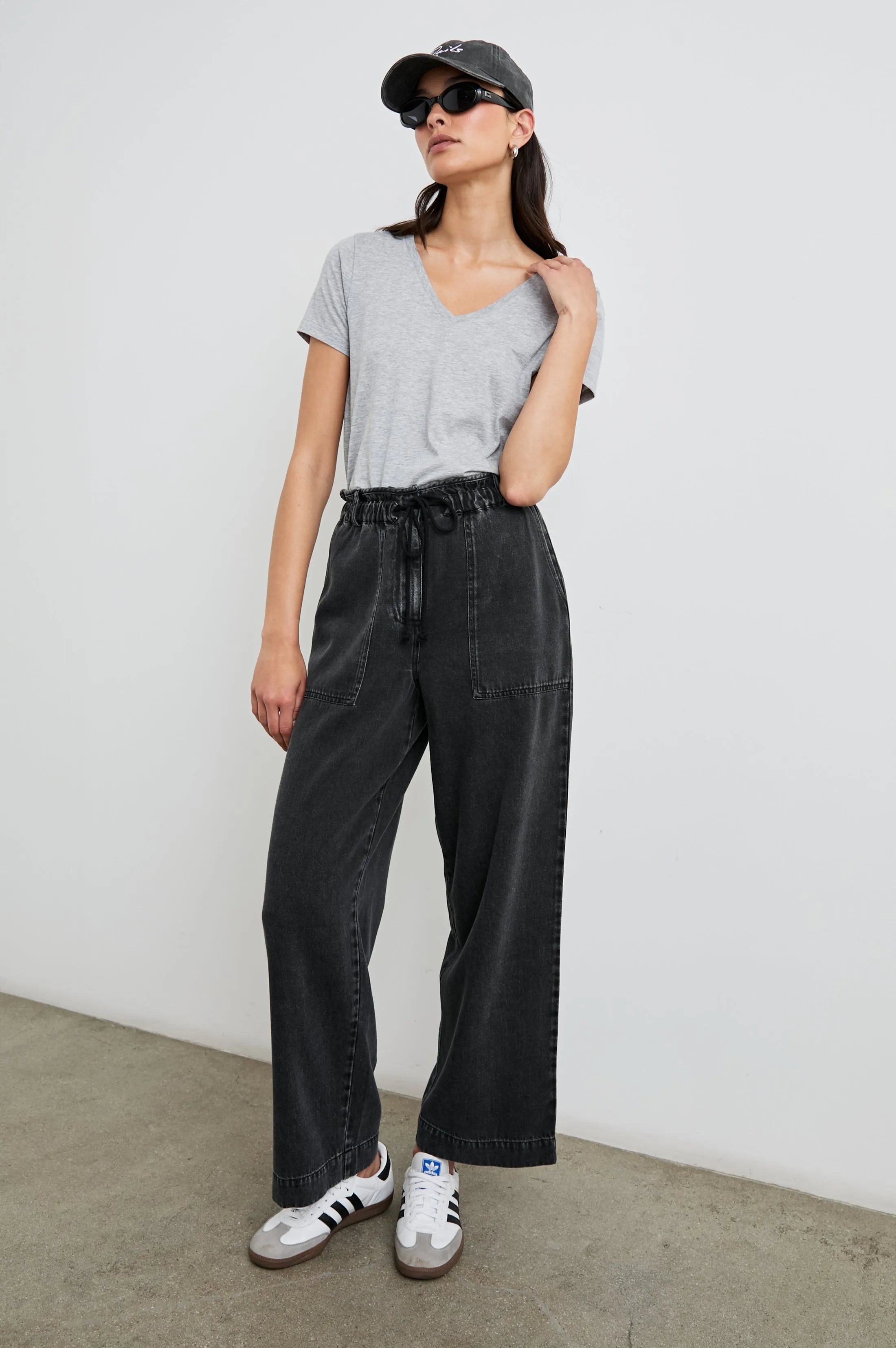 CLASSIC V NECK T-SHIRT - HEATHER GREY Rails