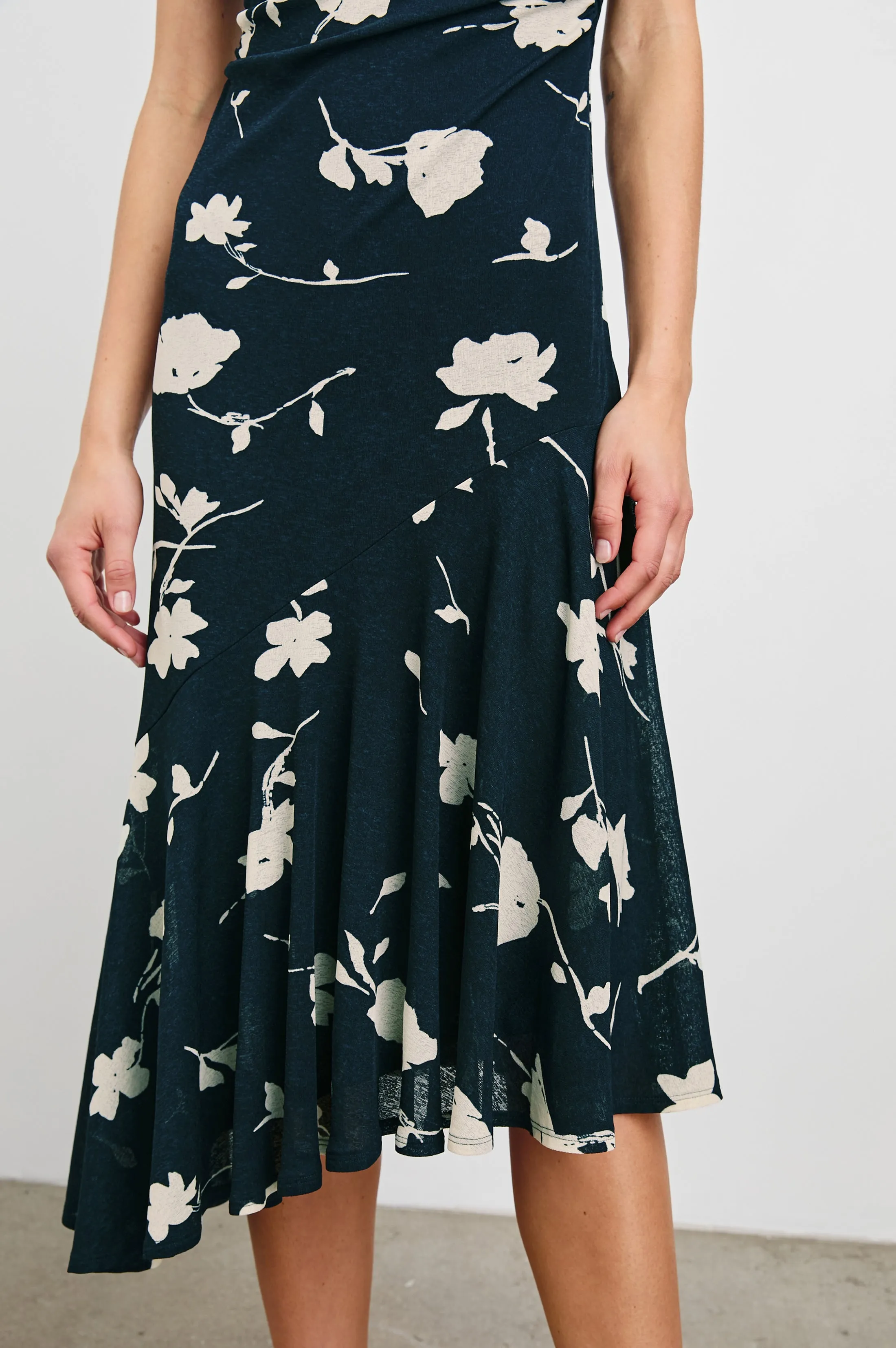 DAIJA DRESS - MIDNIGHT ROSES Rails