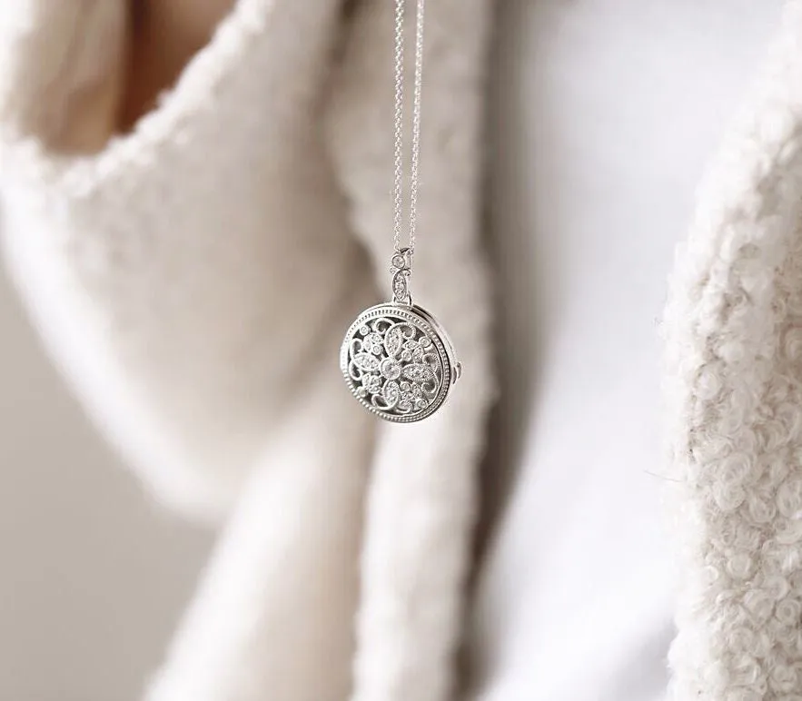 Diamonfire Sterling Silver Cubic Zirconia Round Medallion Filigree Locket and Chain P4613