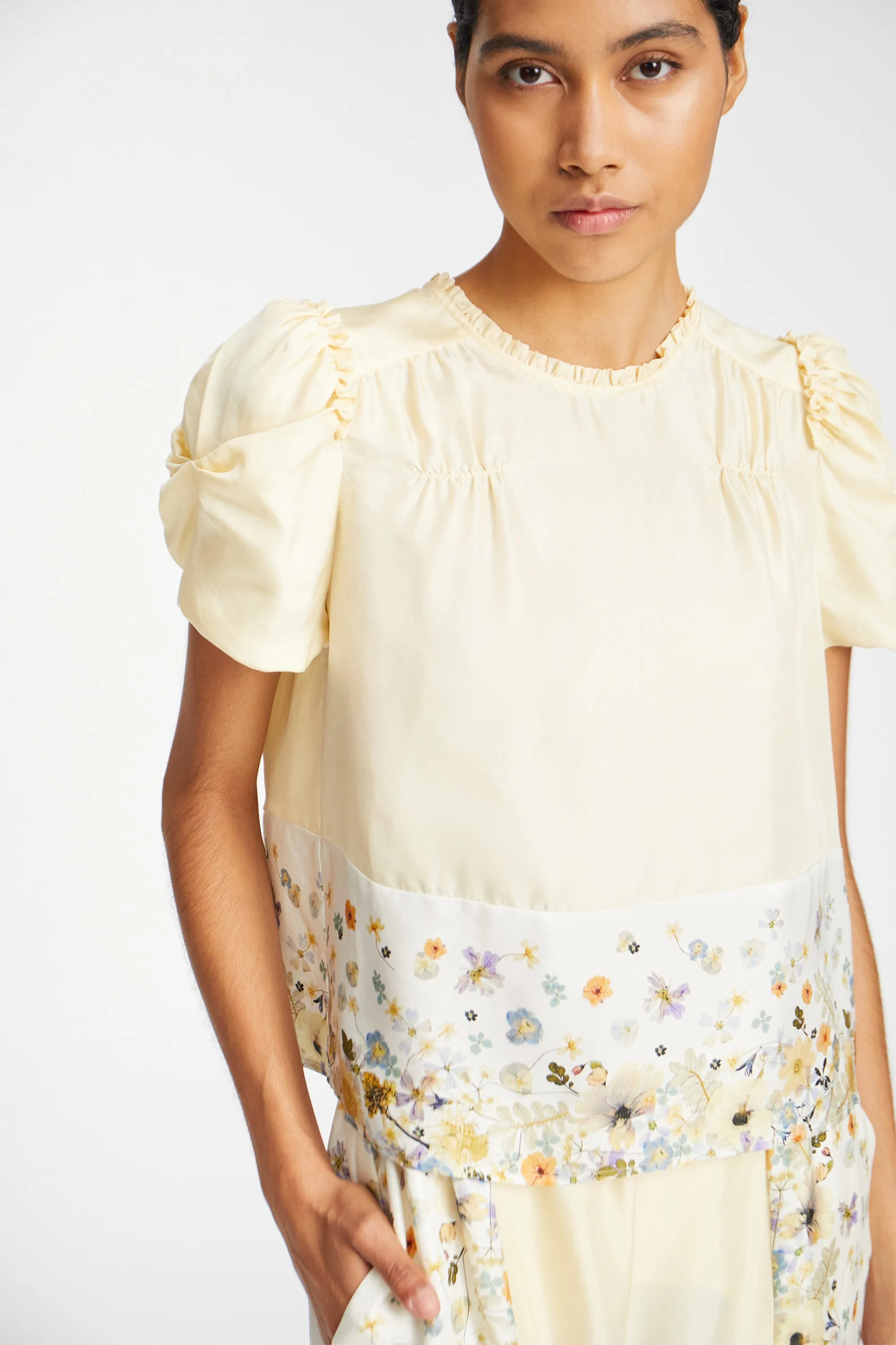 FAHSAI SILK - CREME Munthe