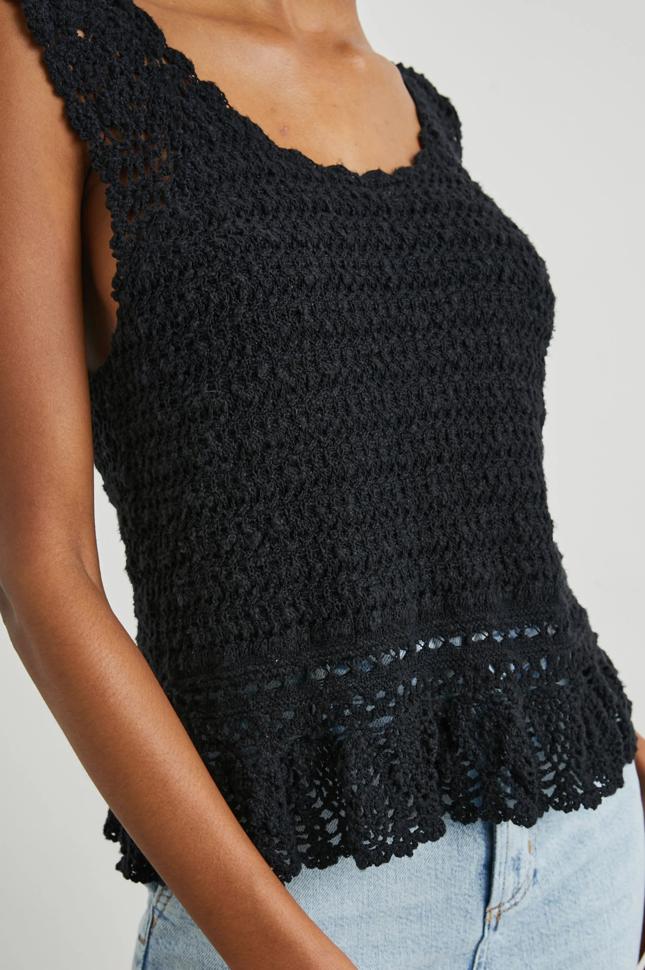 HATTIE TOP - BLACK Rails