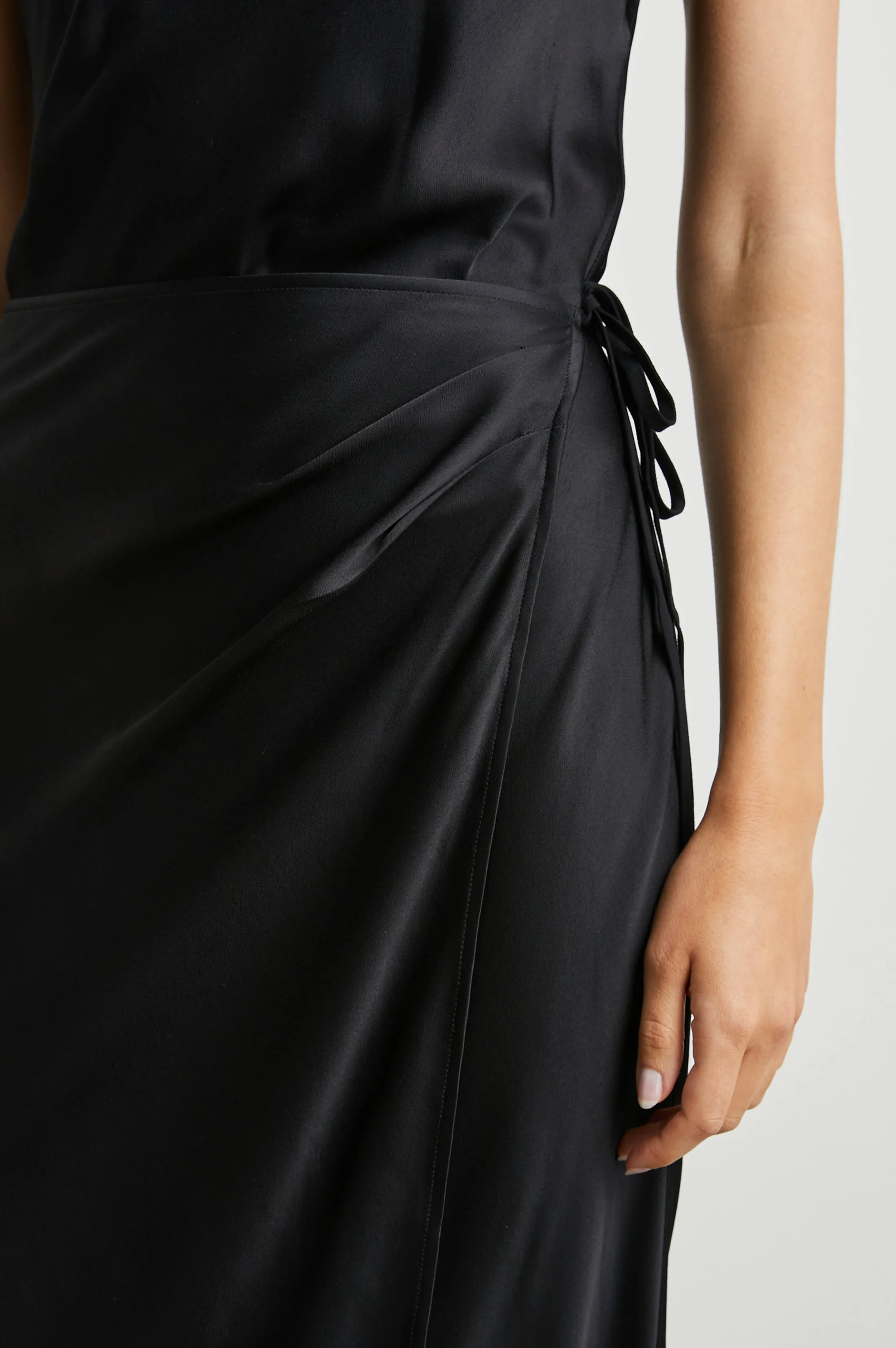 NAVI DRESS - BLACK Rails