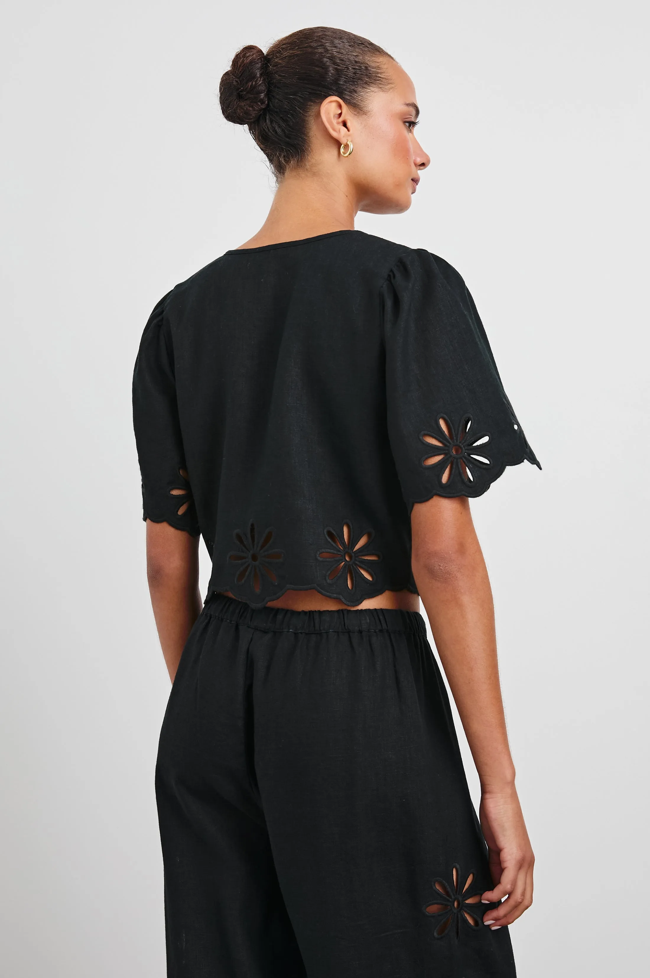 PARI TOP - BLACK EYELET Rails