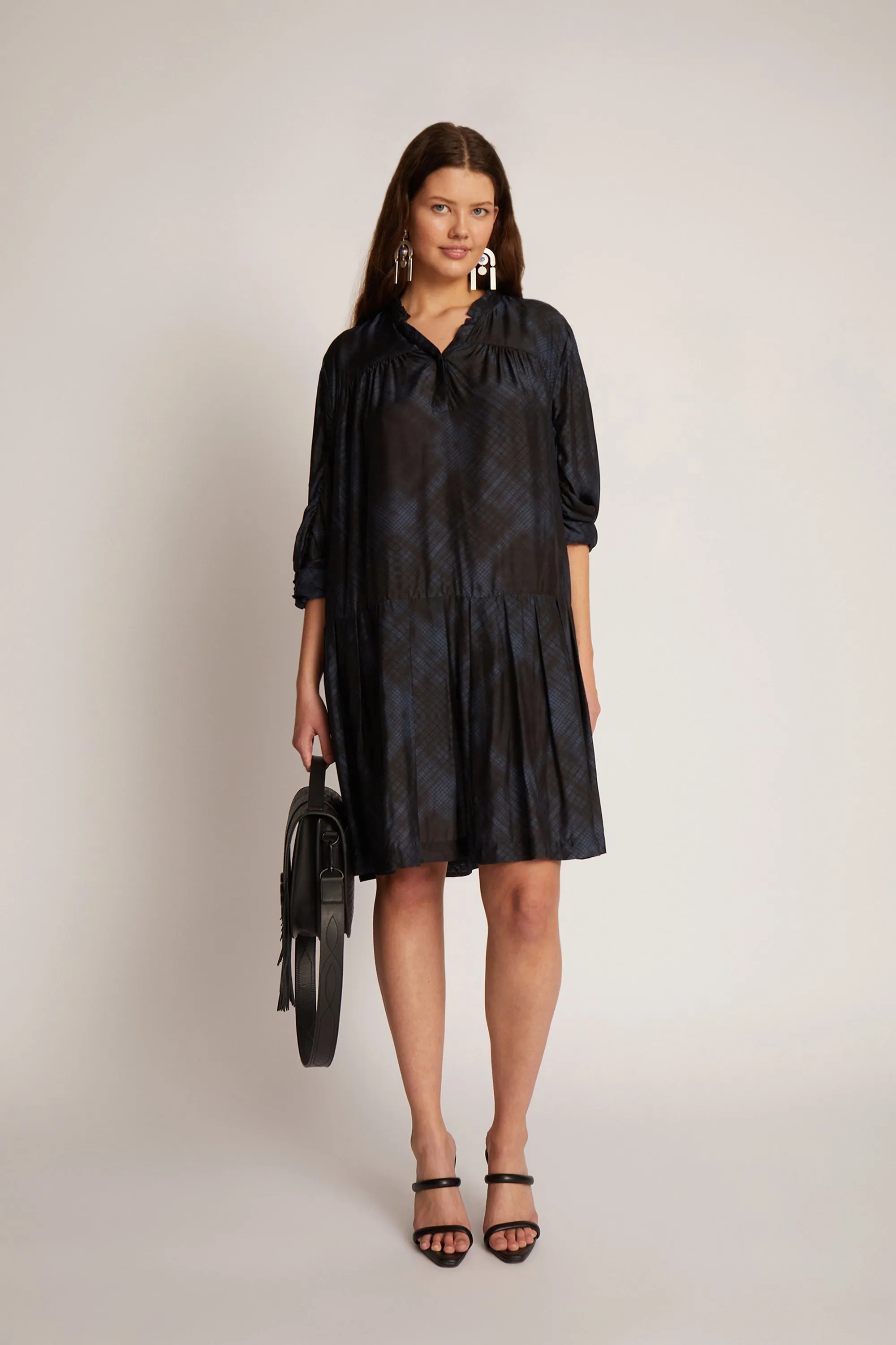 THAYA - NAVY Munthe