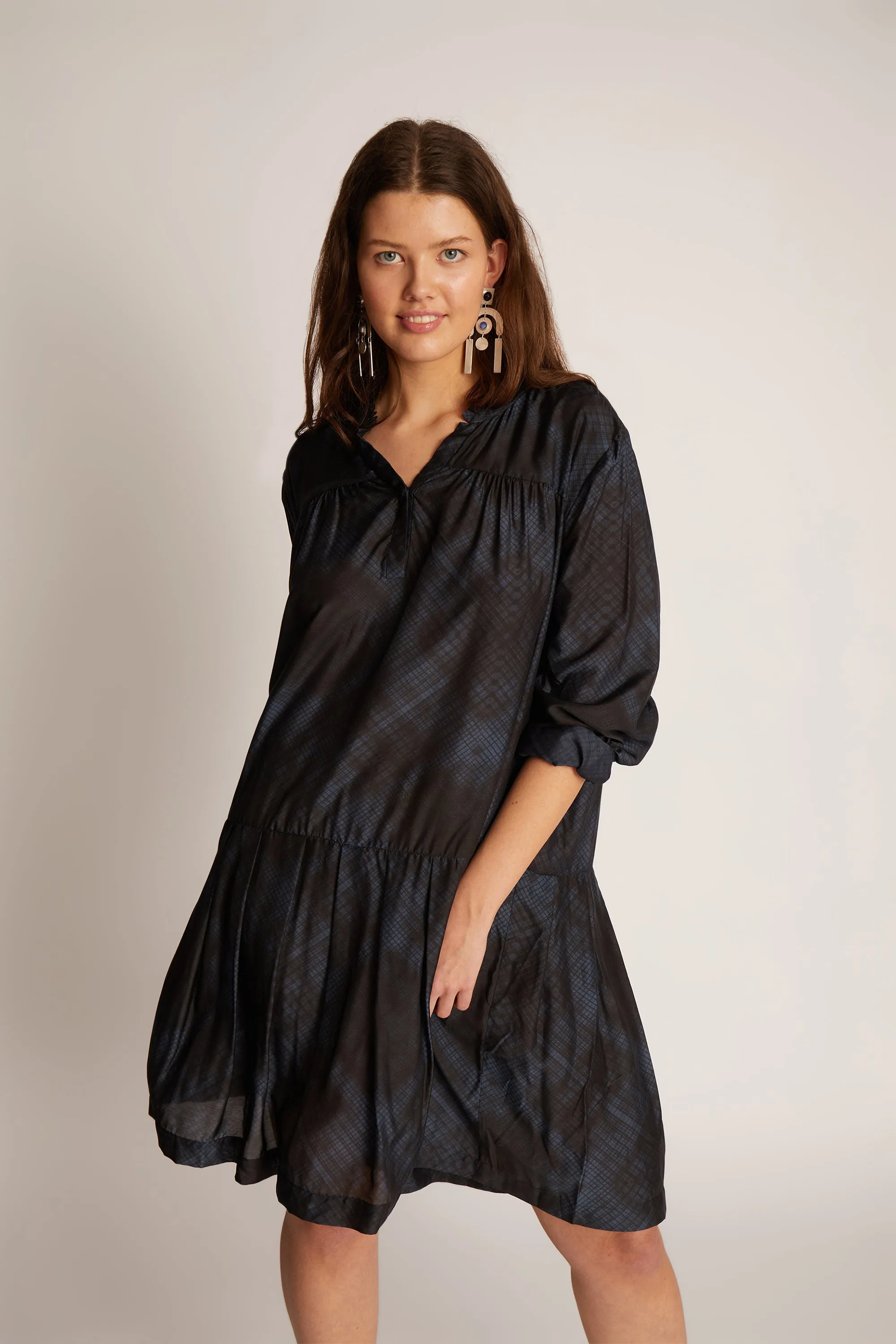 THAYA - NAVY Munthe