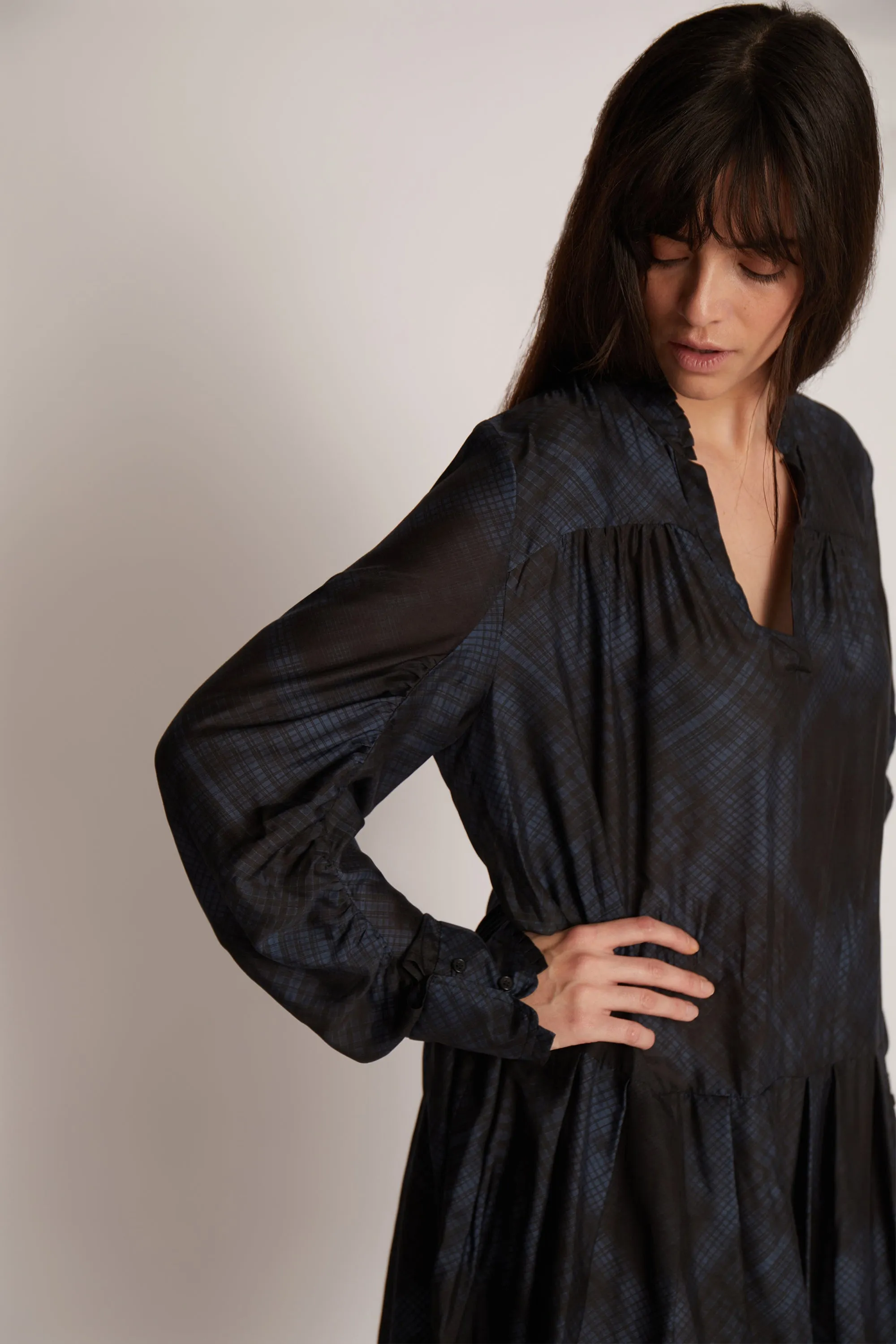 THAYA - NAVY Munthe